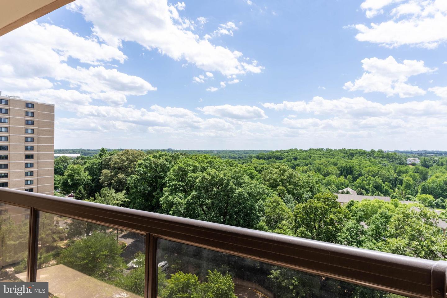 307 Yoakum Pkwy #1104 Property Photo 12