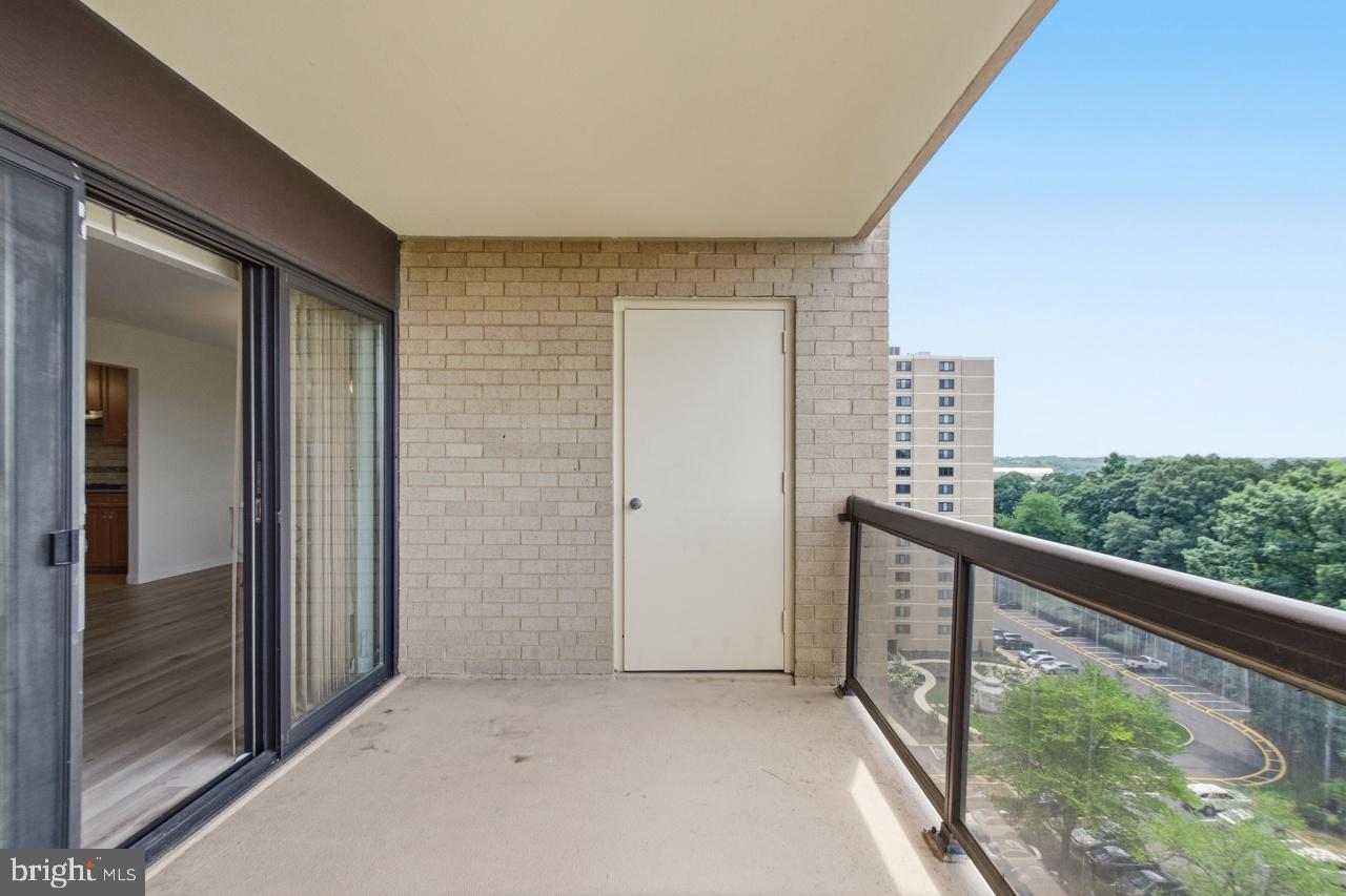 307 Yoakum Pkwy #1104 Property Photo 13