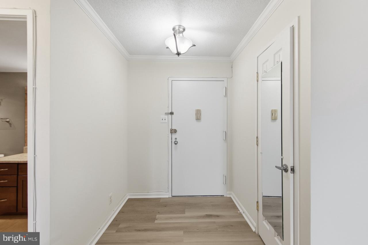 307 Yoakum Pkwy #1104 Property Photo 17