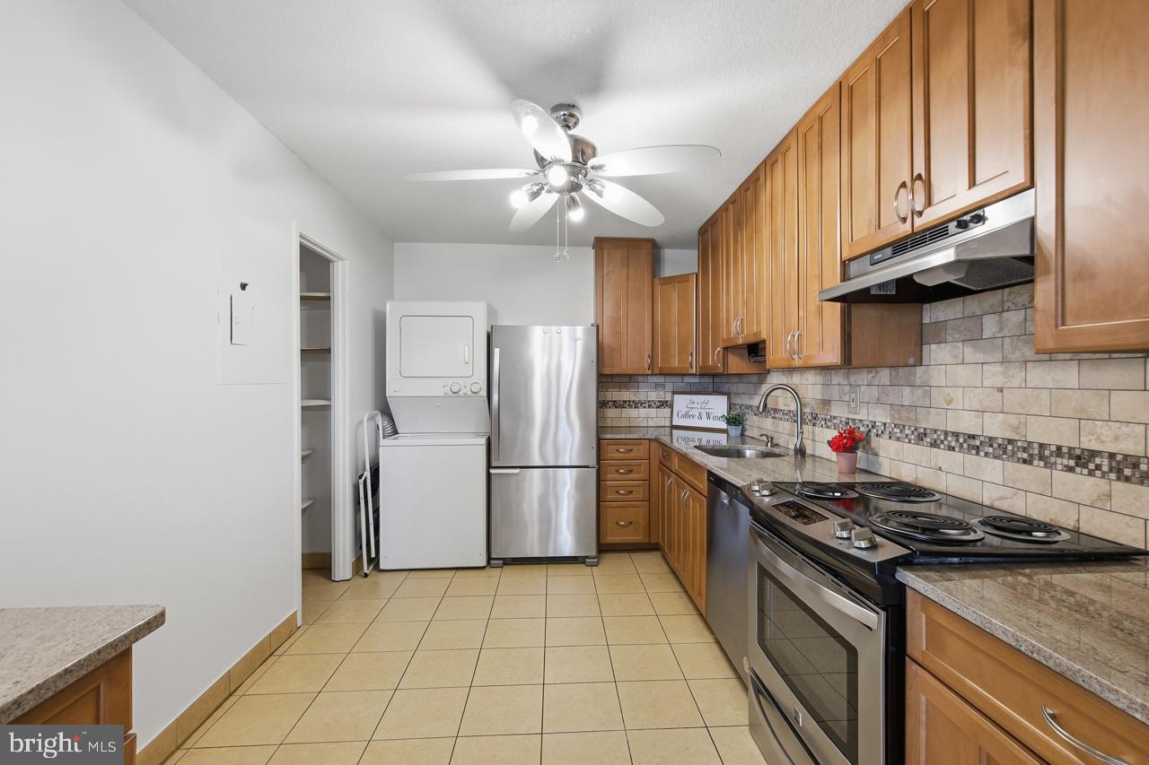 307 Yoakum Pkwy #1104 Property Photo 32