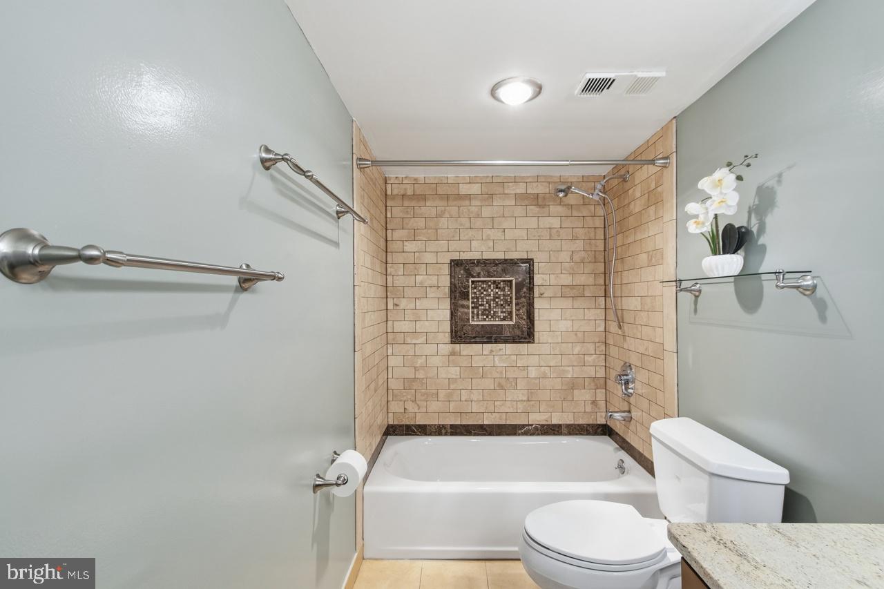 307 Yoakum Pkwy #1104 Property Photo 36