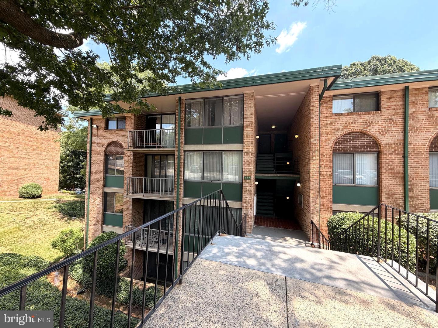 487 N ARMISTEAD ST #203 Property Photo 1