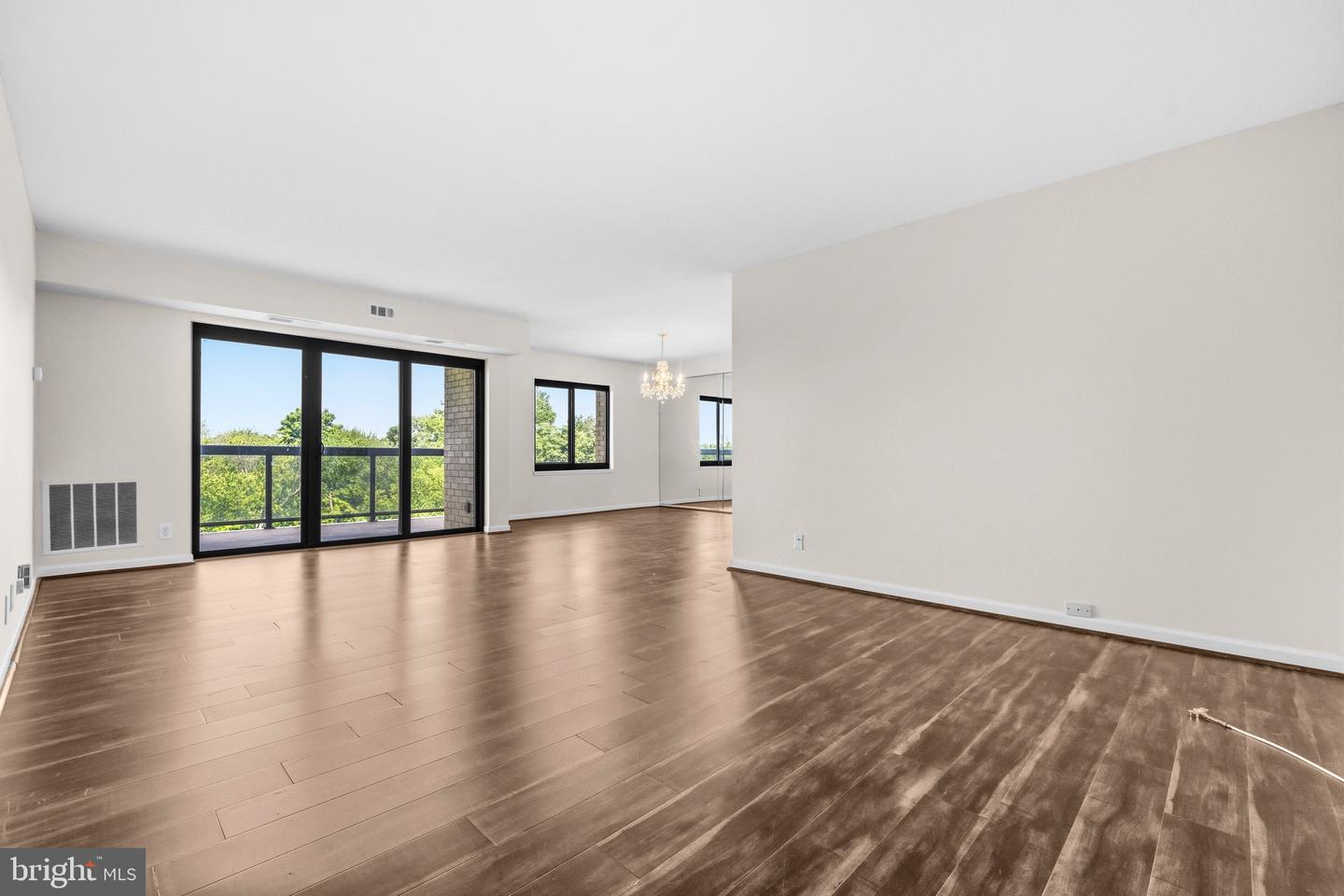 205 Yoakum Pkwy #914 Property Photo 6