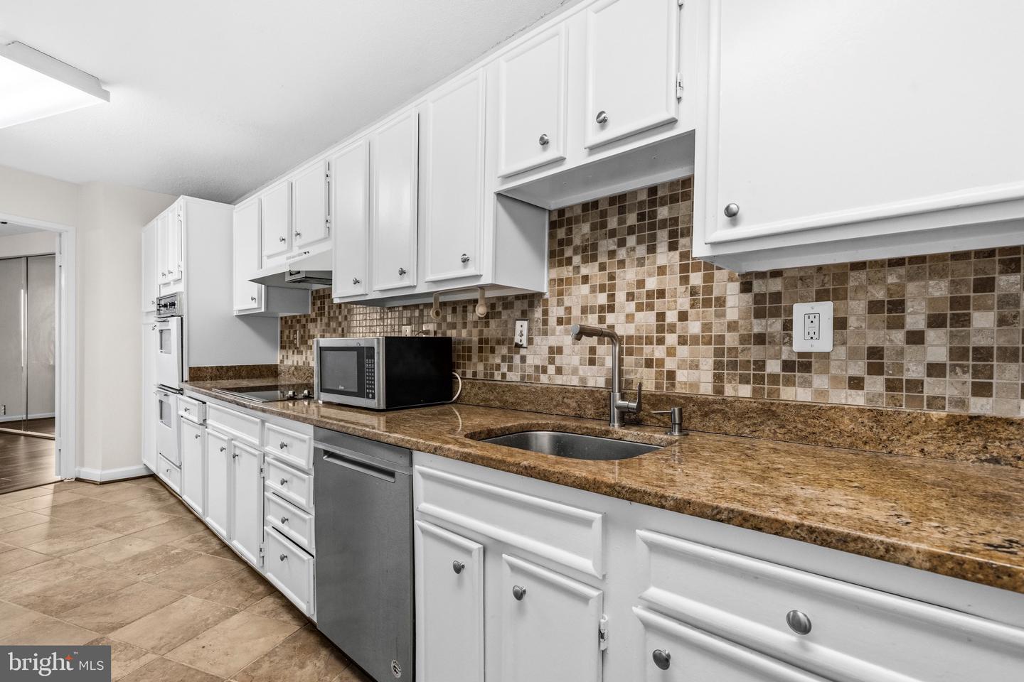 205 Yoakum Pkwy #914 Property Photo 13
