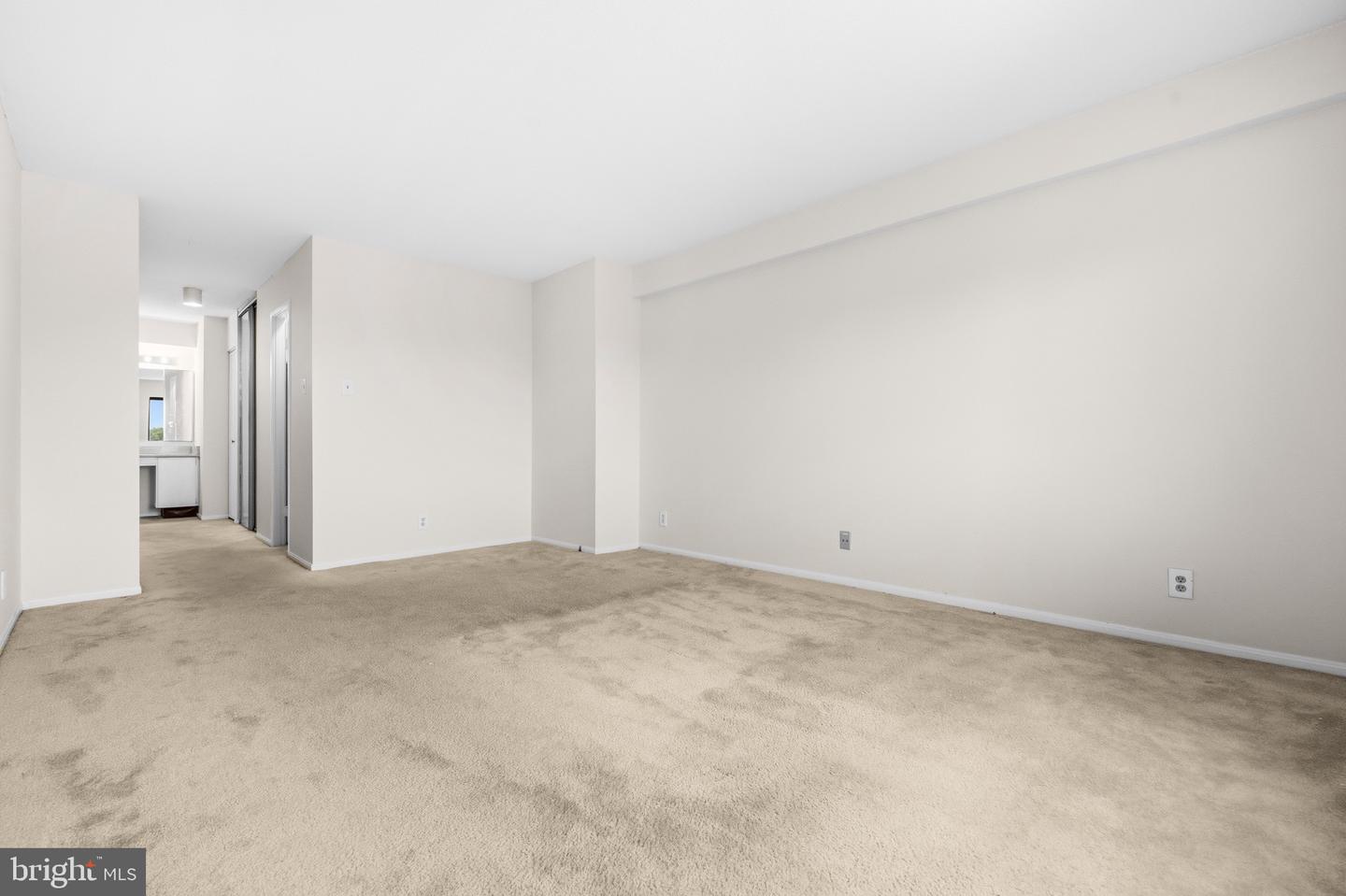 205 Yoakum Pkwy #914 Property Photo 16