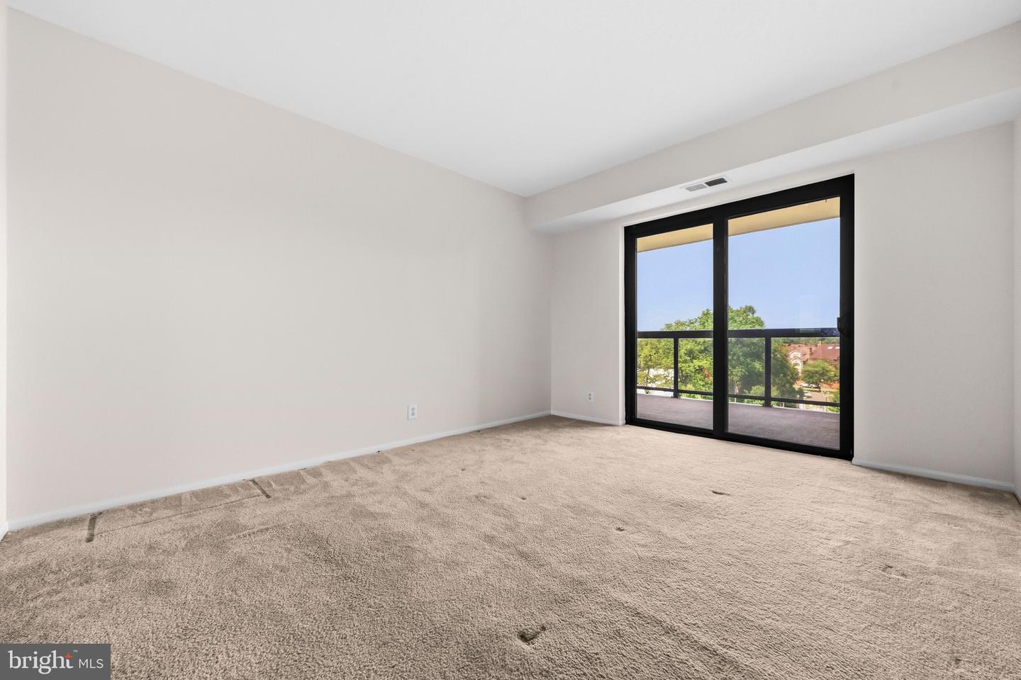 205 Yoakum Pkwy #914 Property Photo 17