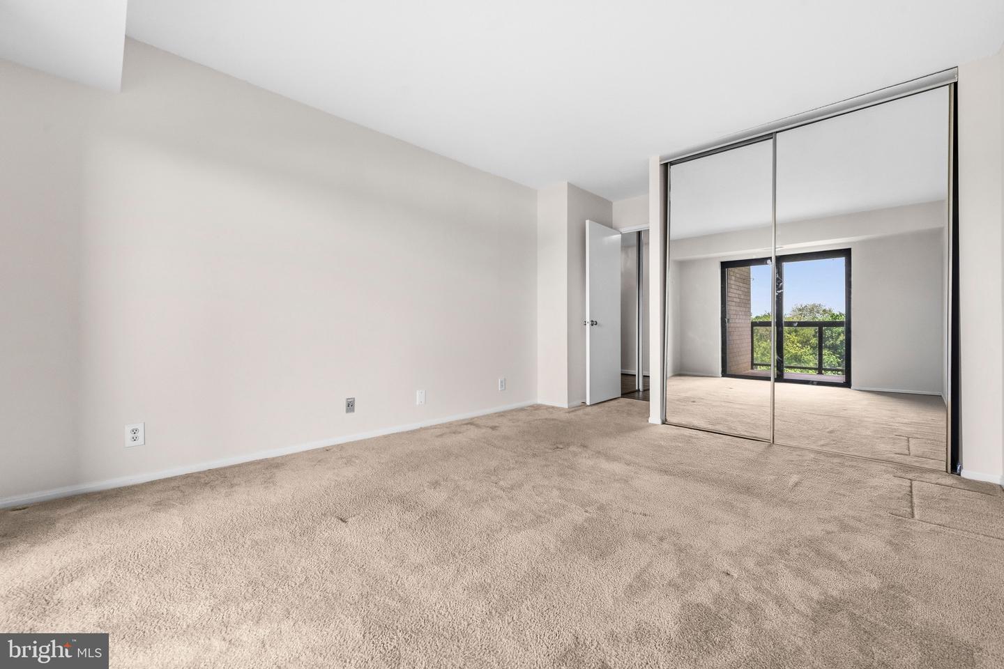 205 Yoakum Pkwy #914 Property Photo 22