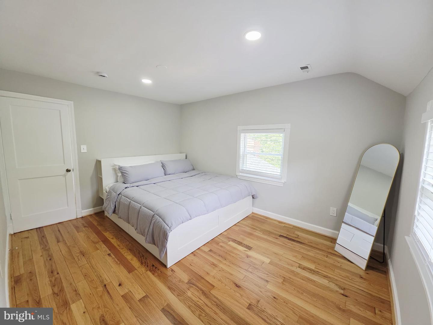5427 Dawes Ave Property Photo 9
