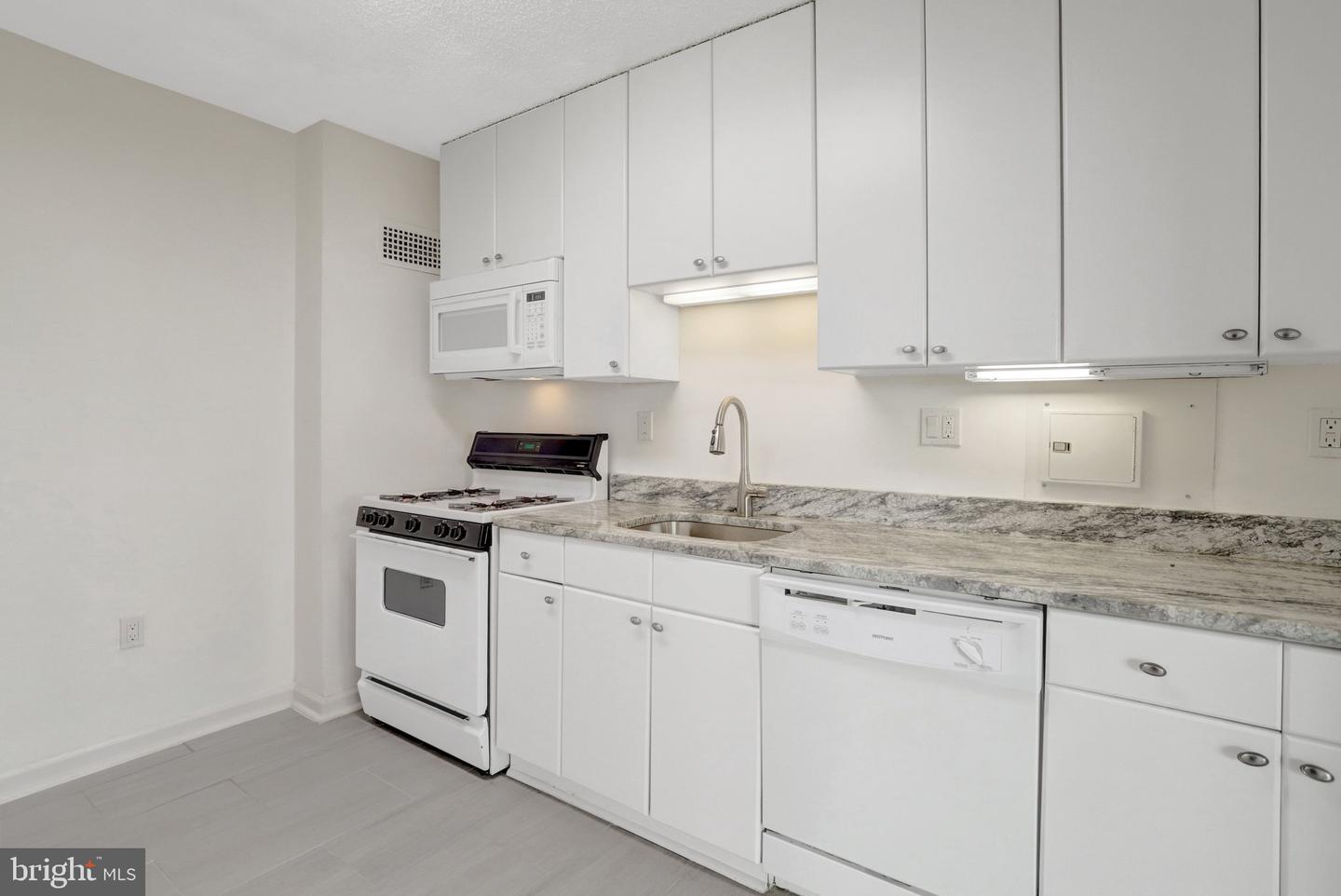 1225 Martha Custis Dr #811 Property Photo 14
