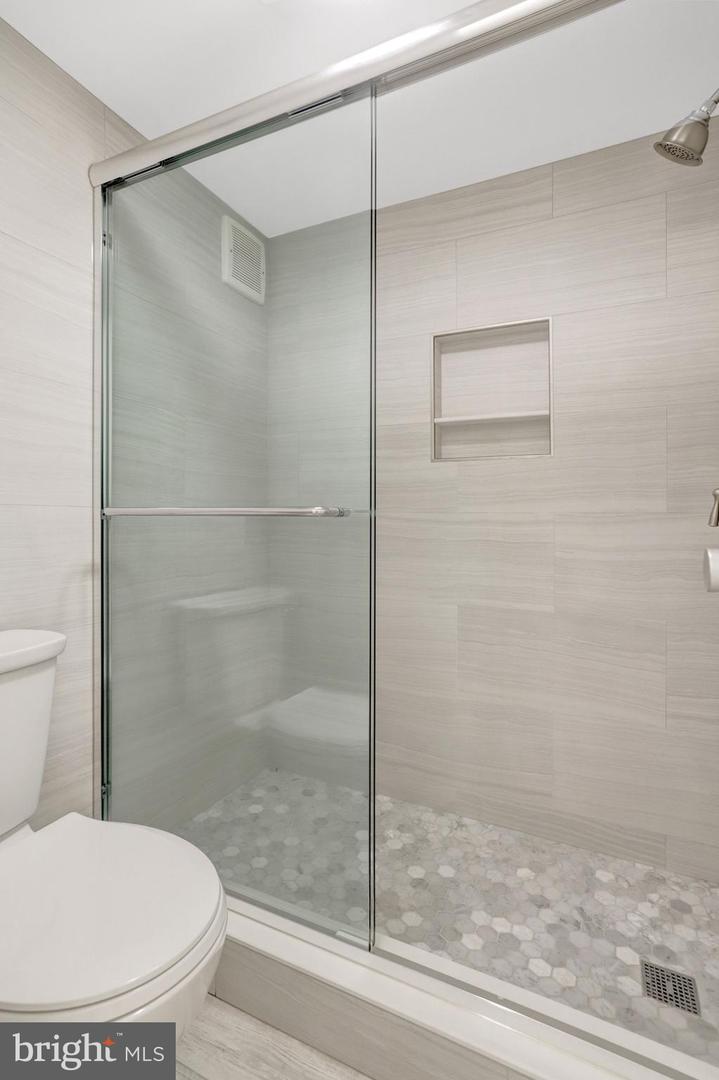1225 Martha Custis Dr #811 Property Photo 24