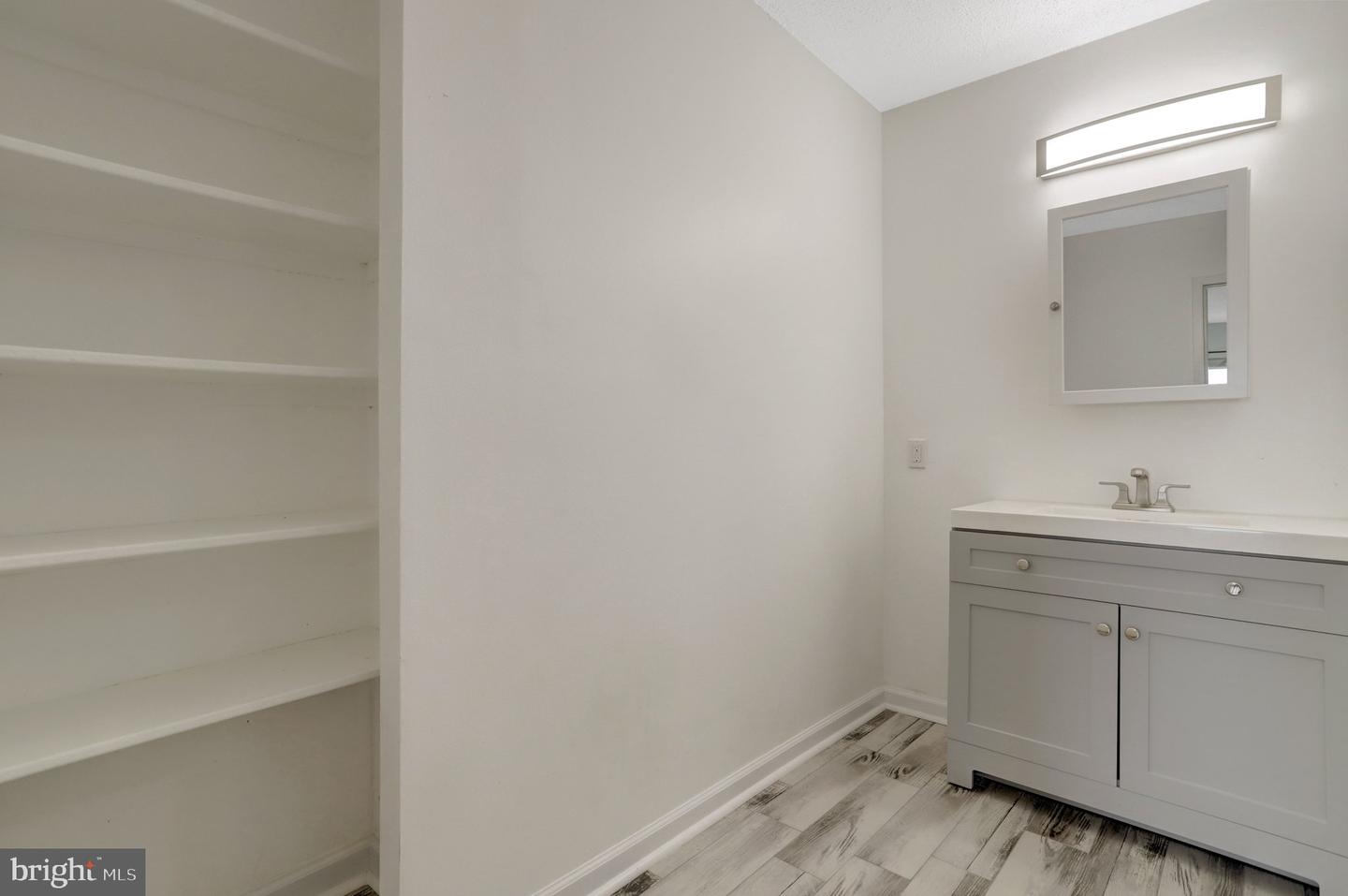 1225 Martha Custis Dr #811 Property Photo 25