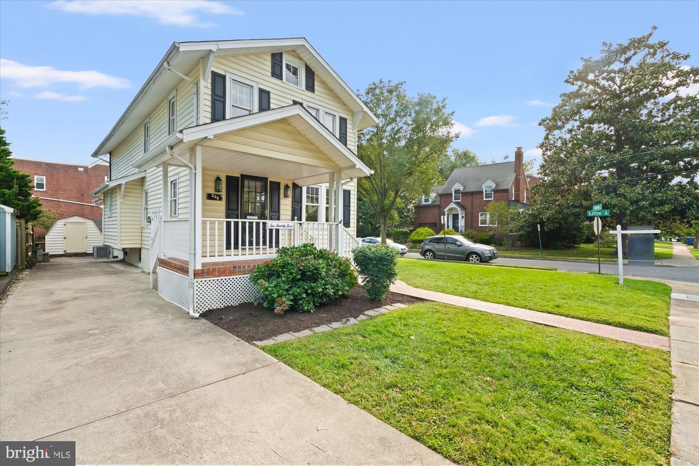 225 E Spring St Property Photo 1