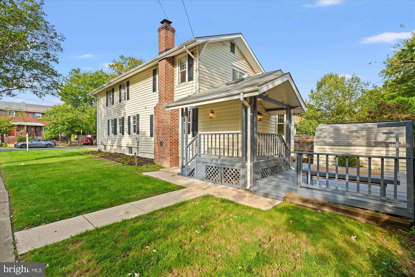 225 E Spring St Property Photo 3