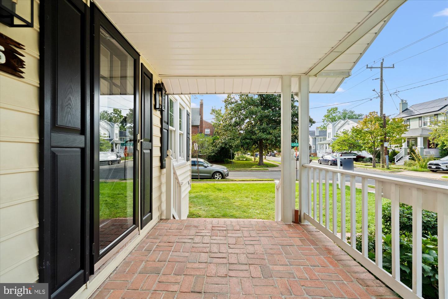 225 E Spring St Property Photo 5