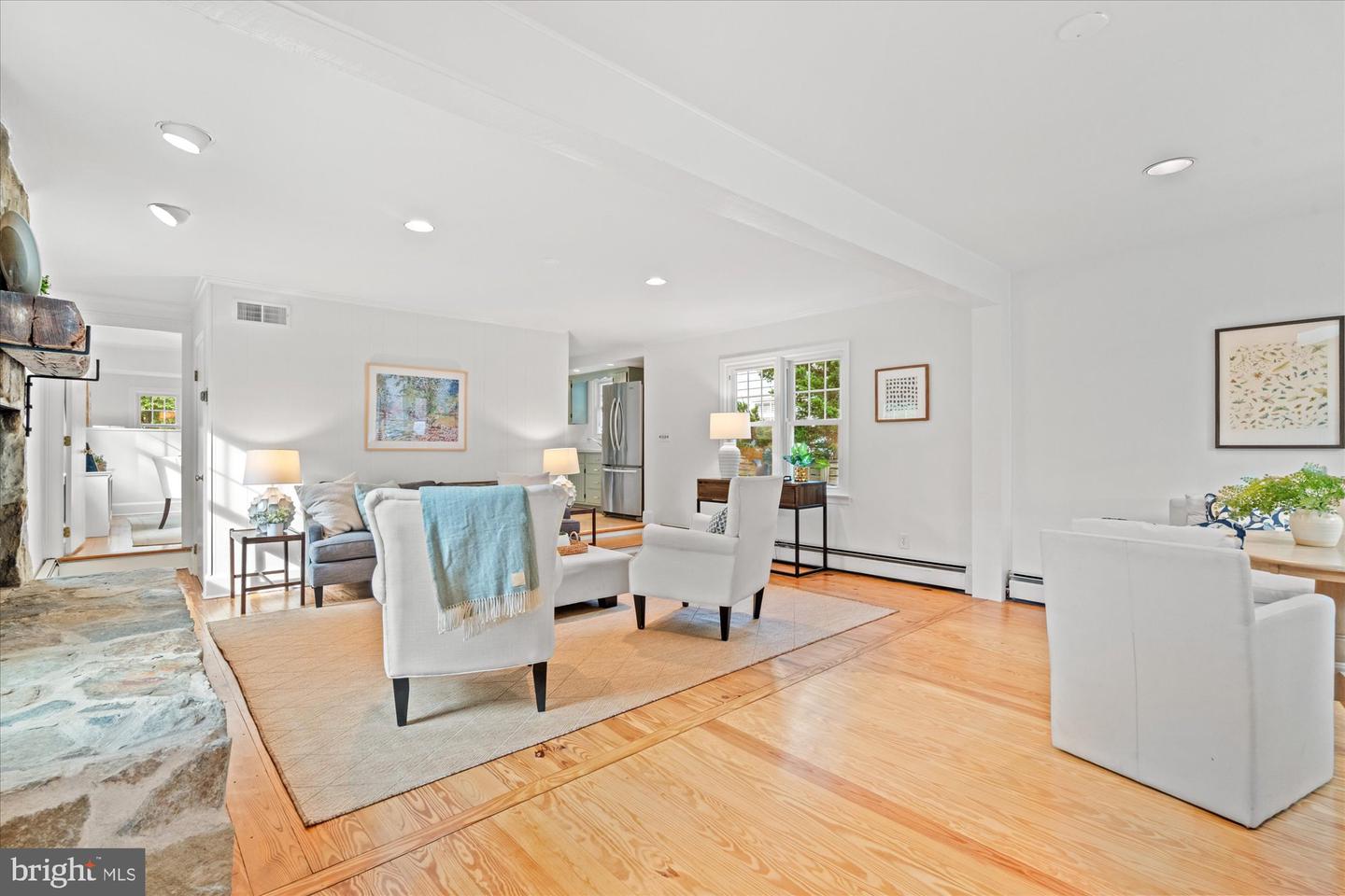 225 E Spring St Property Photo 16
