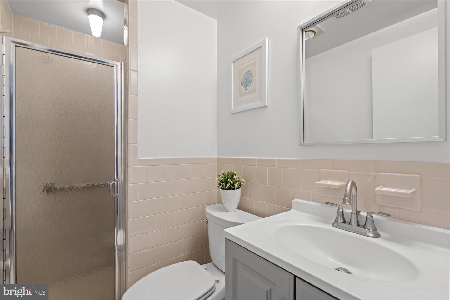 225 E Spring St Property Photo 20