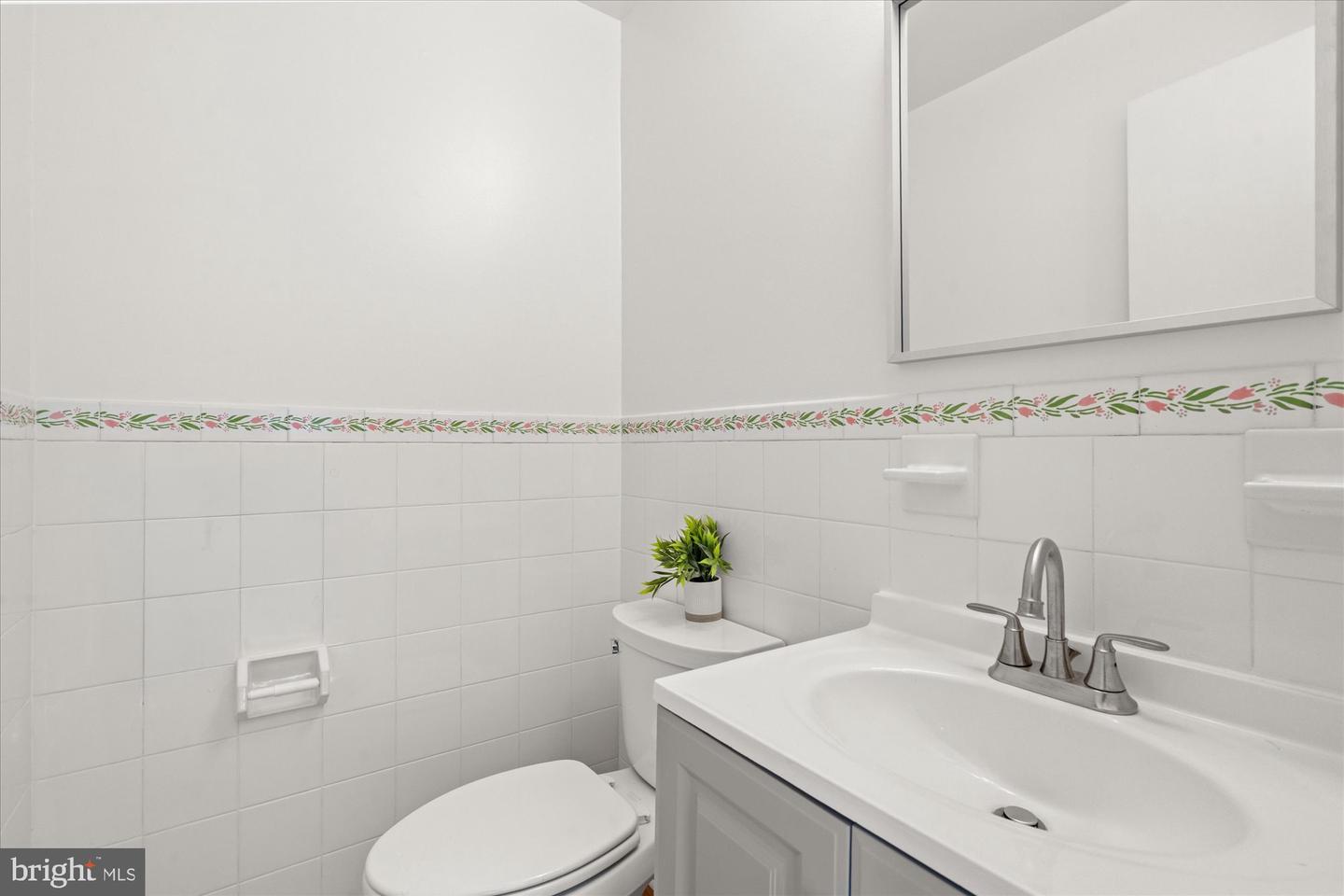 225 E Spring St Property Photo 32