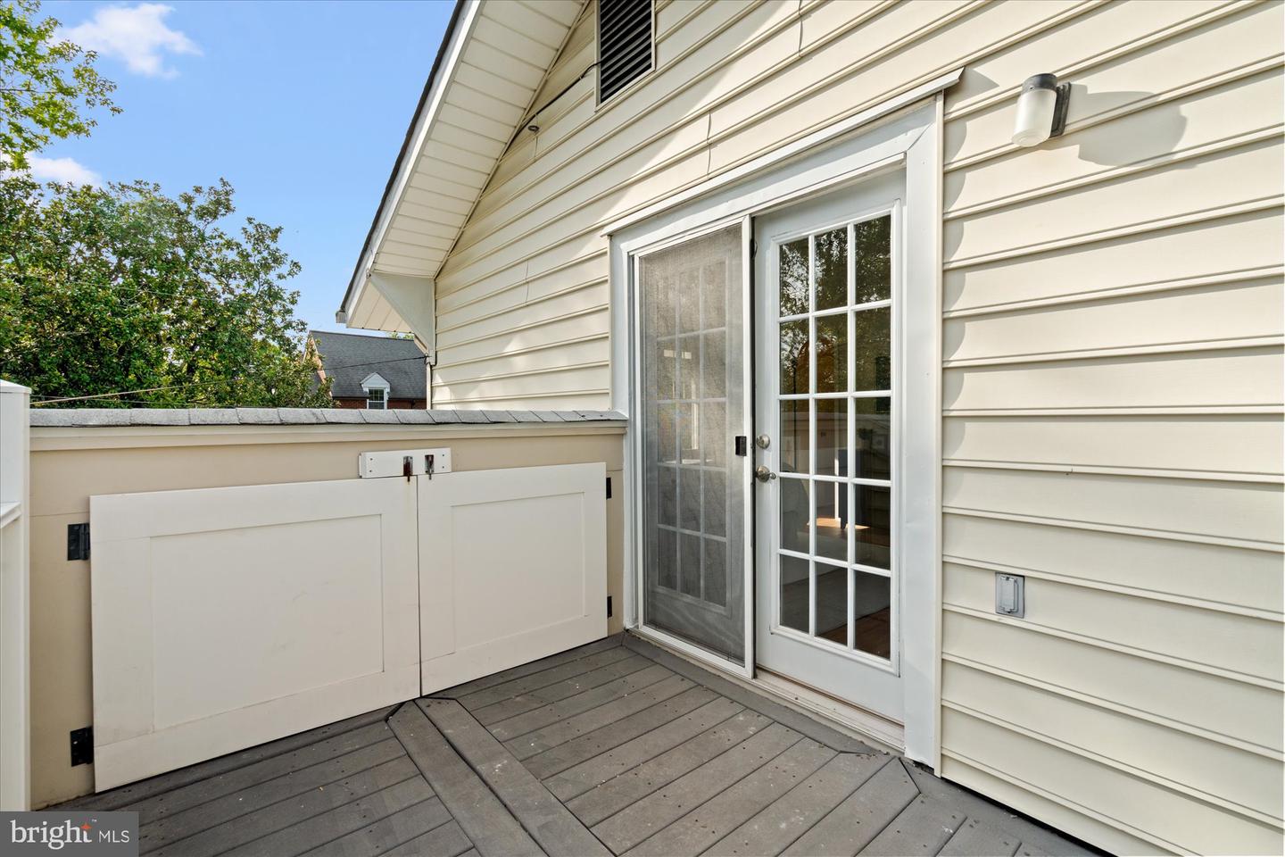 225 E Spring St Property Photo 37