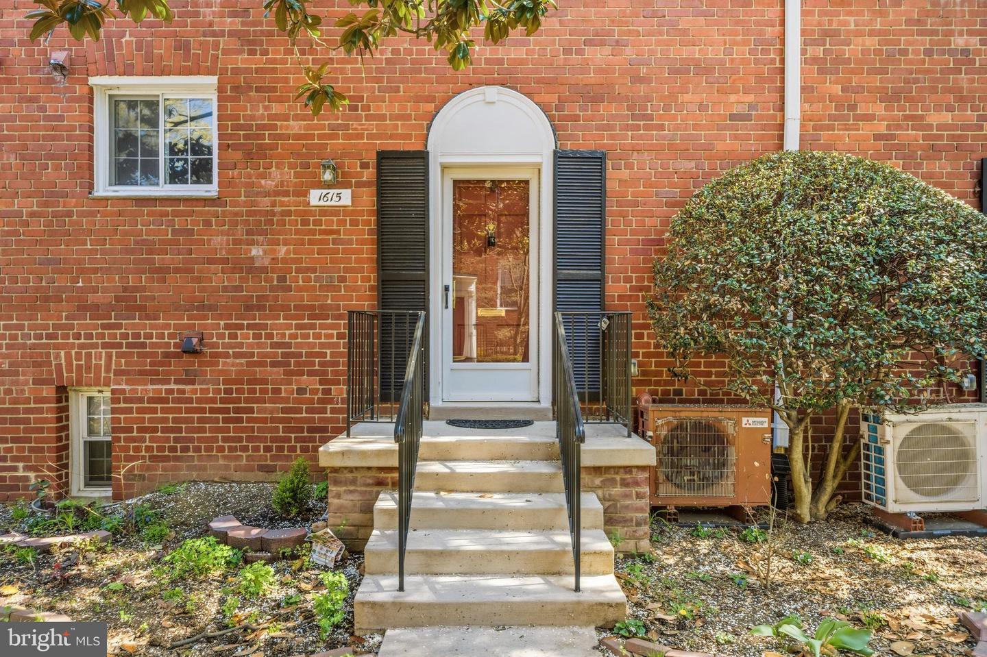 1615 Mount Eagle Pl Property Photo 13