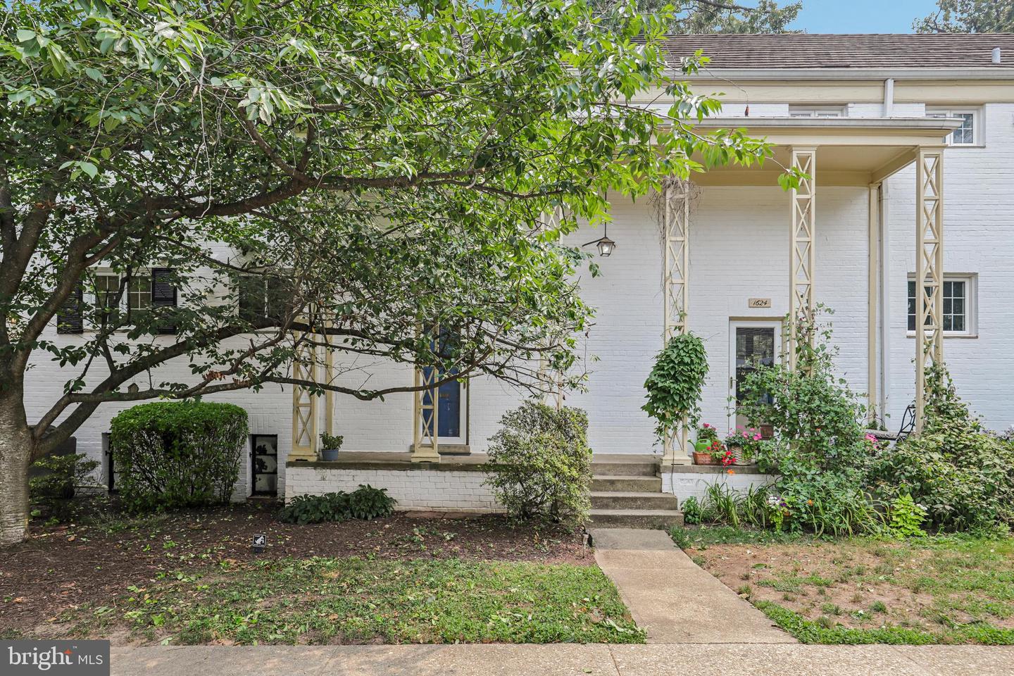 1622 RIPON PL Property Photo 1