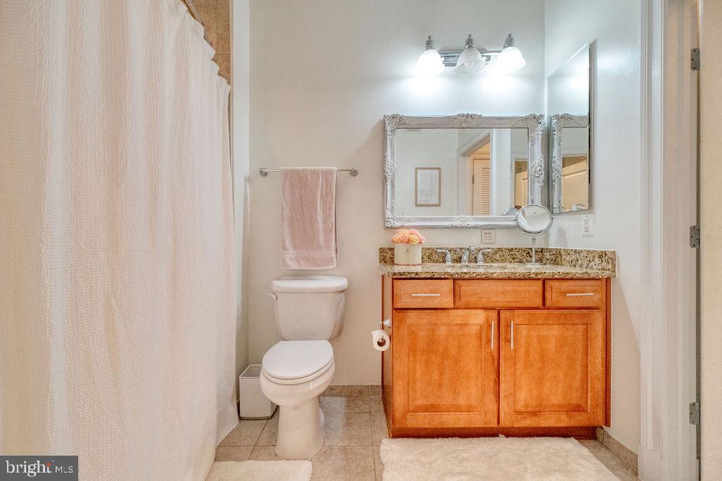 1023 N Royal St #204 Property Photo 8
