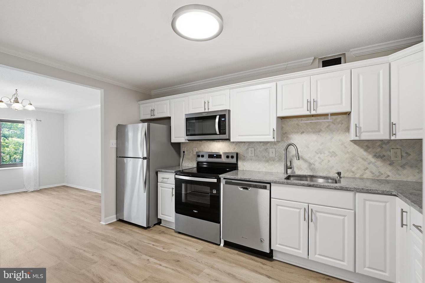 309 Yoakum Parkway #406 Property Photo 22