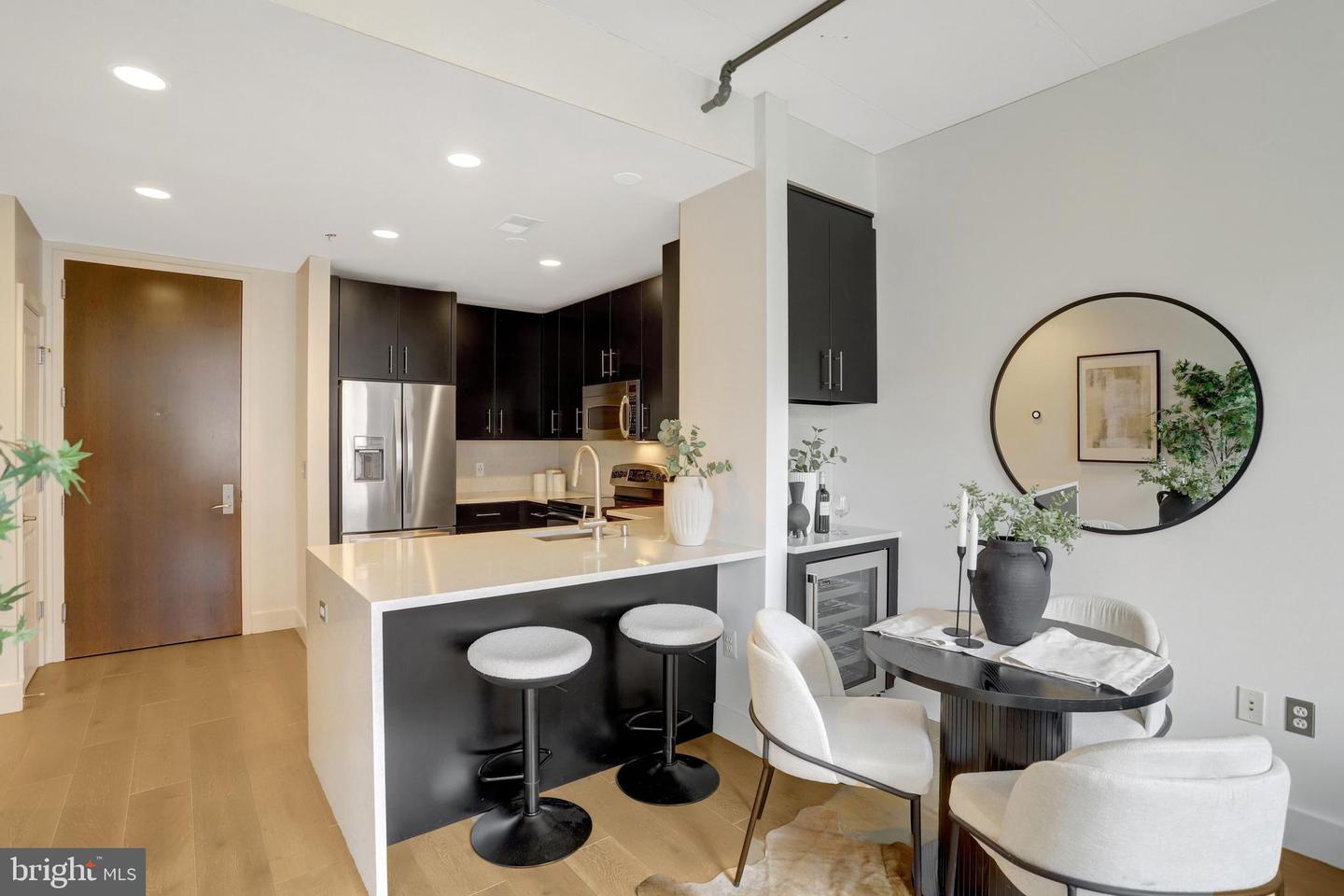 520 John Carlyle St #320 Property Photo 5