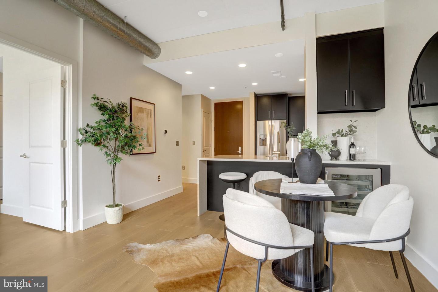 520 John Carlyle St #320 Property Photo 10
