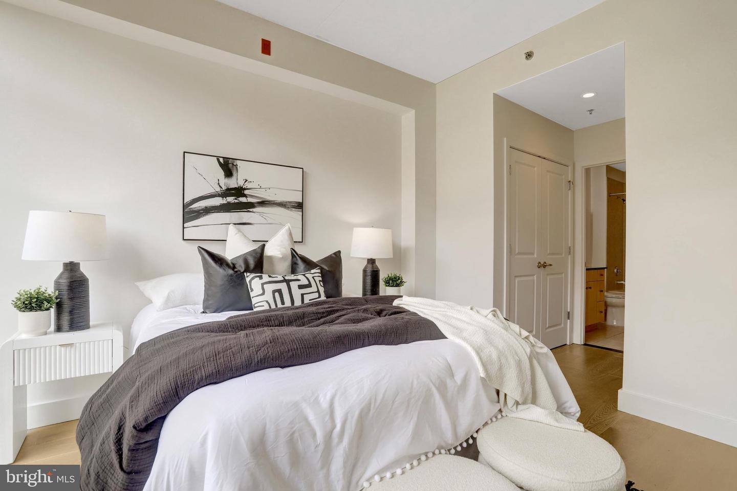 520 John Carlyle St #320 Property Photo 13