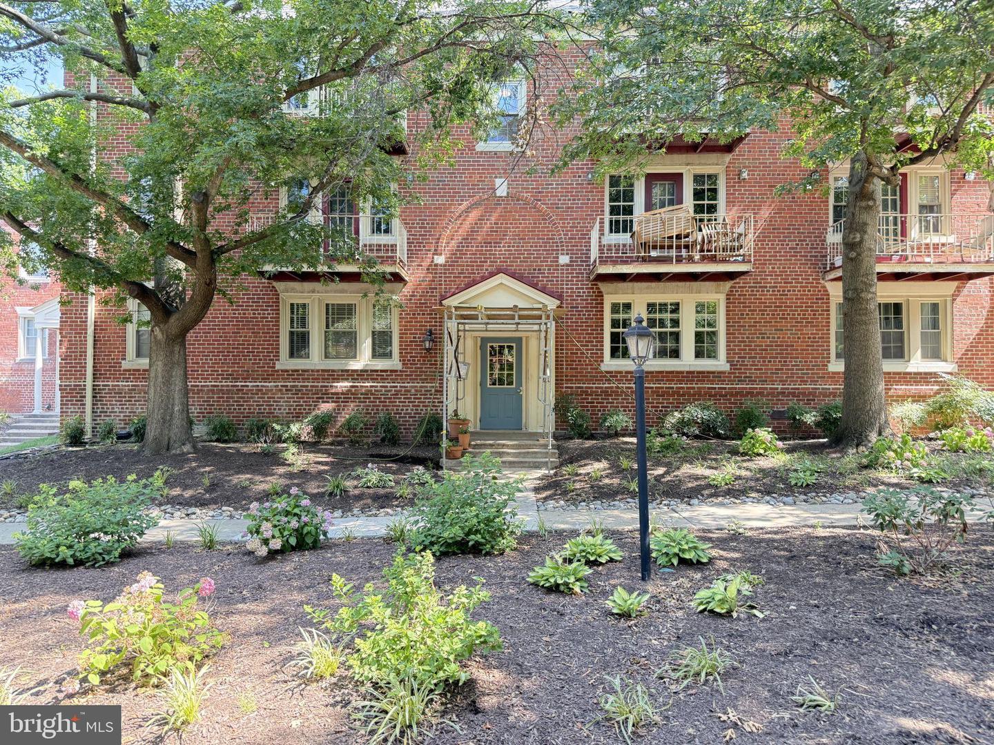 1407 E ABINGDON DR #4 Property Photo 1