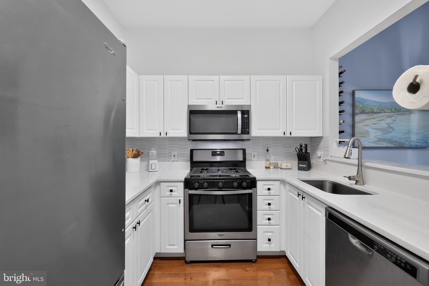 2331 Henshaw Pl #301 Property Photo 9