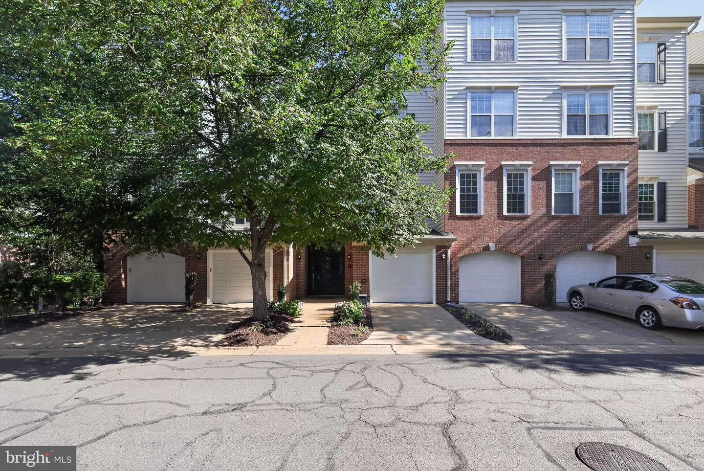 2331 Henshaw Pl #301 Property Photo 29