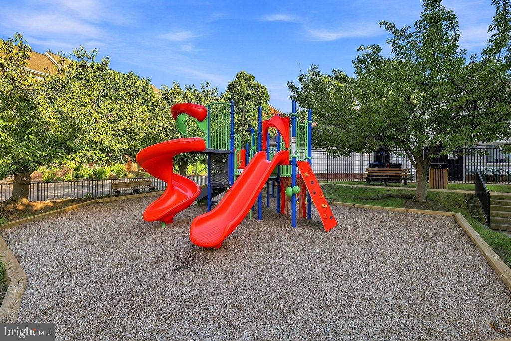 2331 Henshaw Pl #301 Property Photo 32