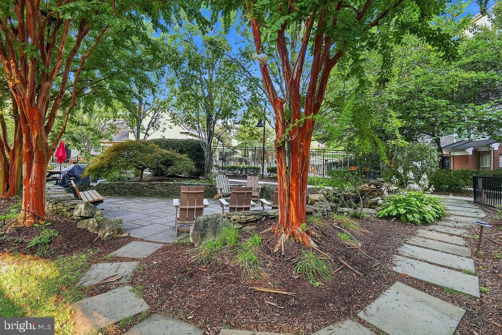 2331 Henshaw Pl #301 Property Photo 36