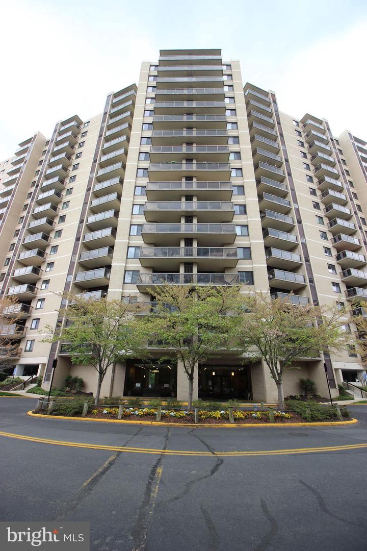 307 YOAKUM PKWY #1701 Property Photo 1