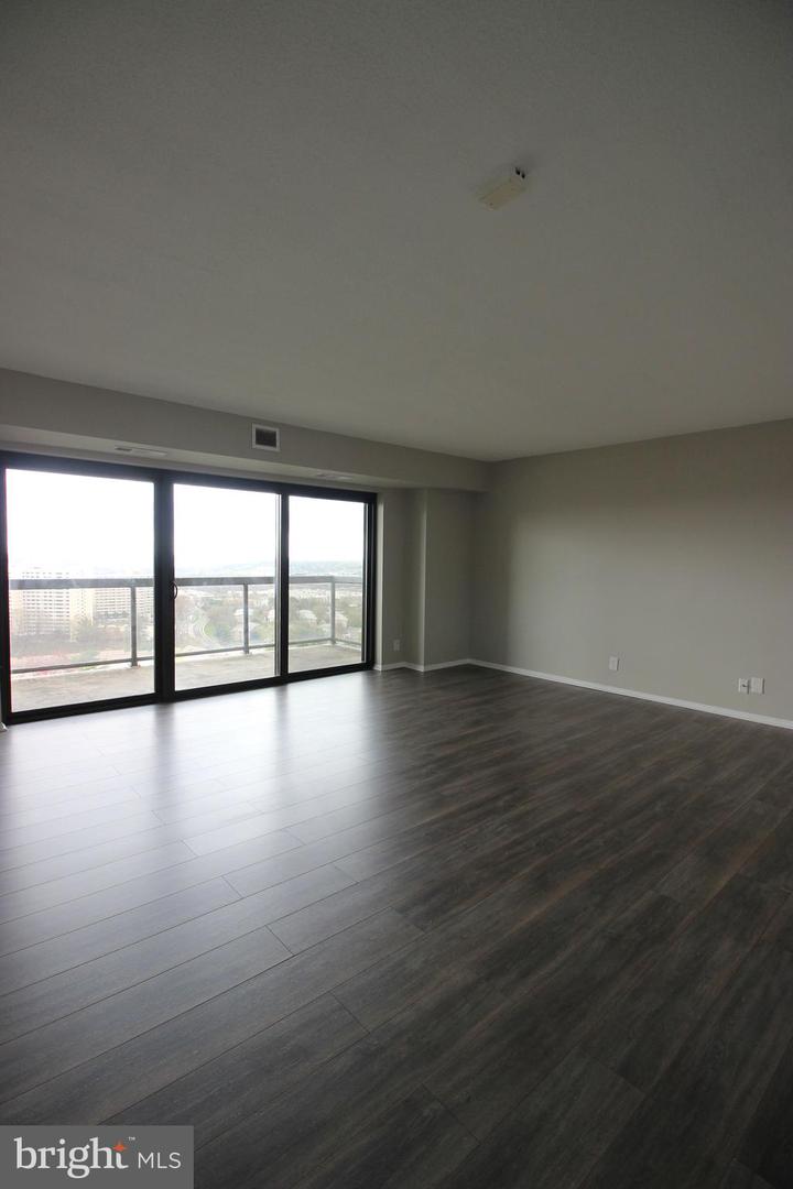 307 Yoakum Pkwy #1701 Property Photo 9