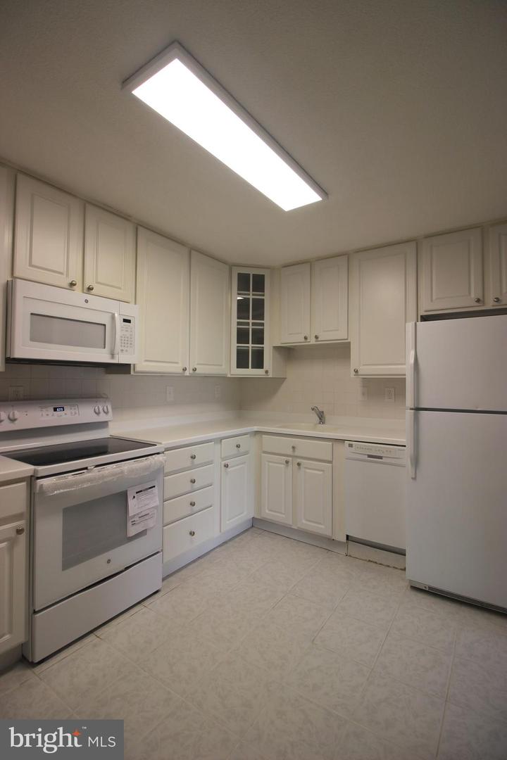 307 Yoakum Pkwy #1701 Property Photo 12