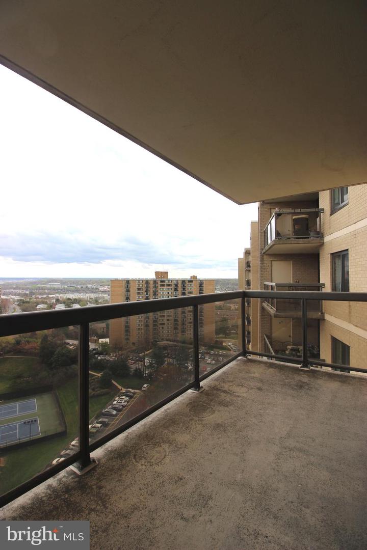 307 Yoakum Pkwy #1701 Property Photo 22