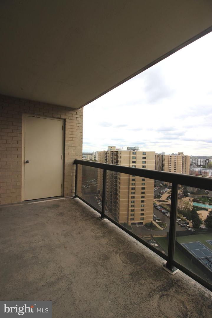 307 Yoakum Pkwy #1701 Property Photo 23