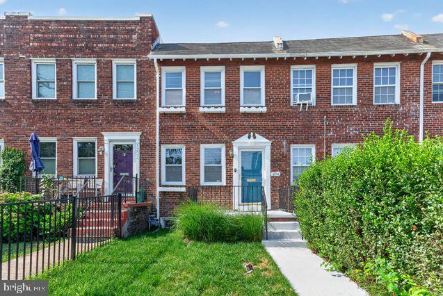 1204 Oronoco St Property Photo 1