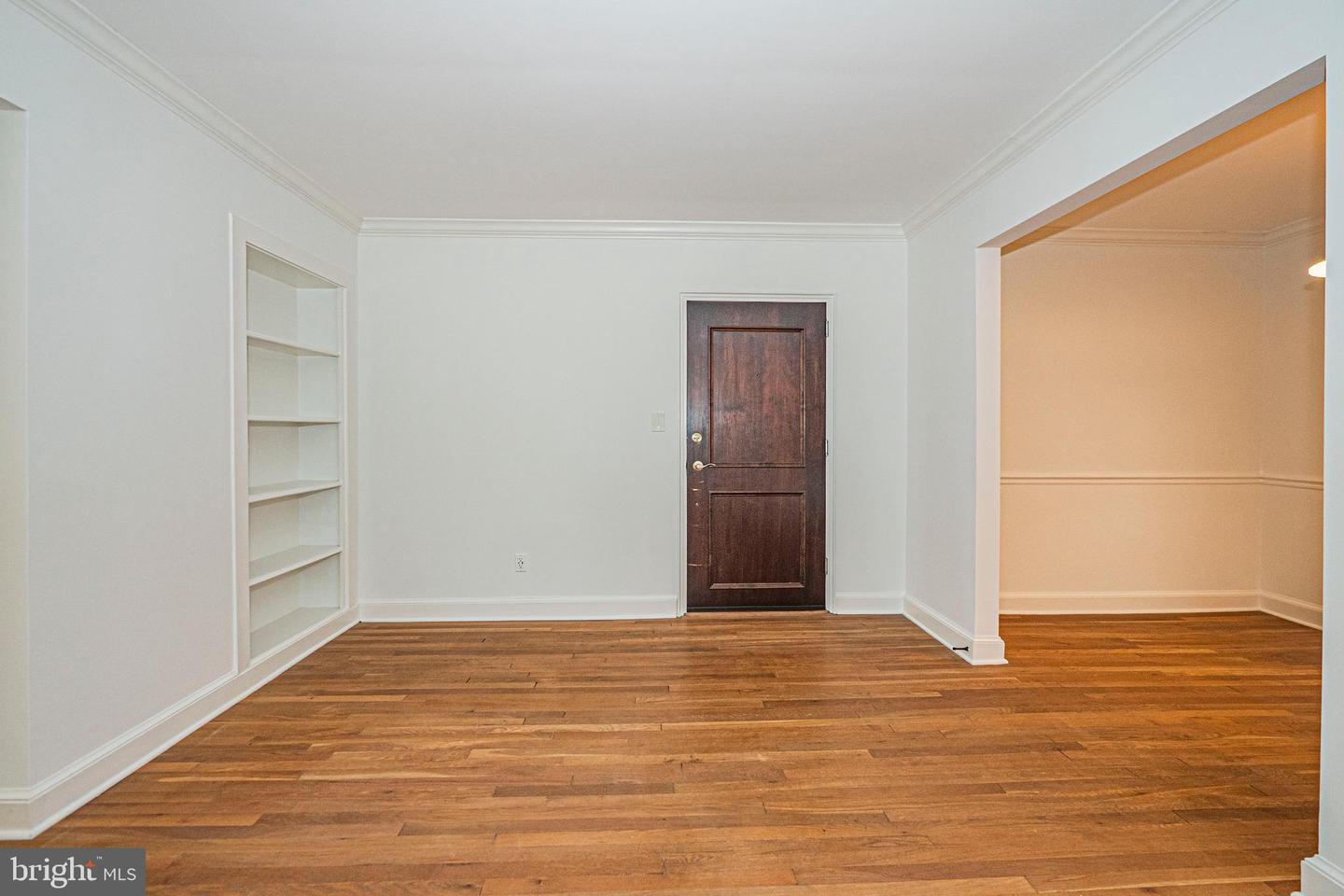 922 S Washington St #310 Property Photo 2