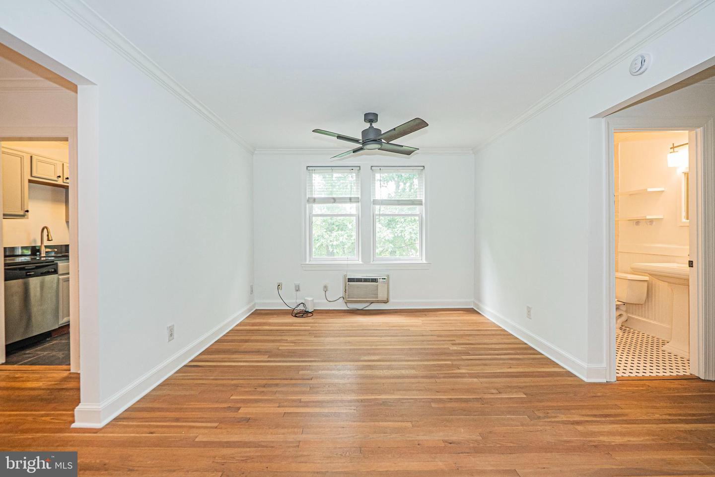 922 S Washington St #310 Property Photo 3