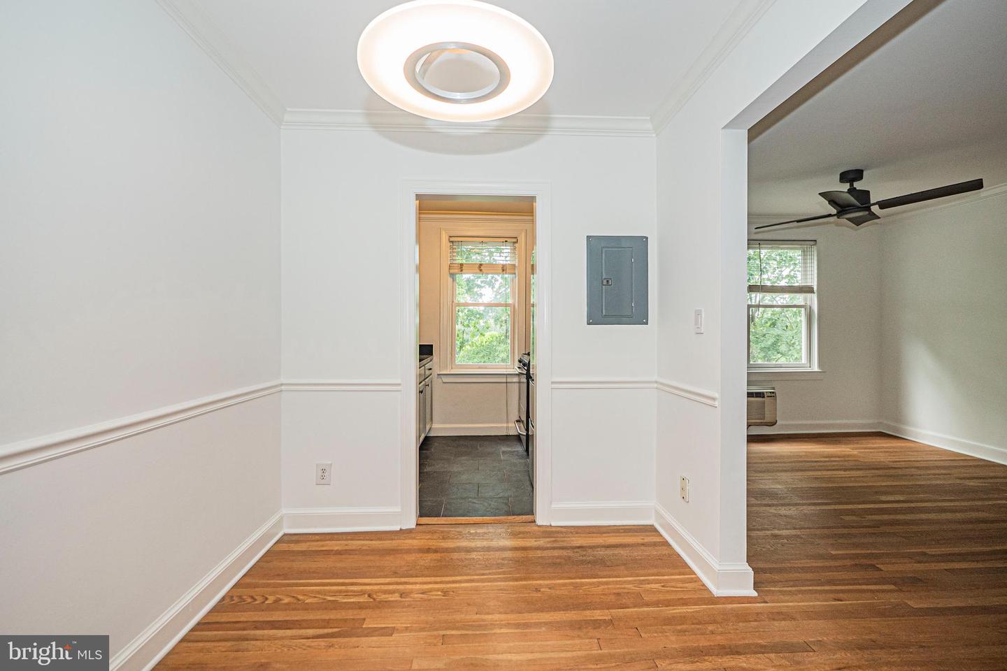 922 S Washington St #310 Property Photo 6