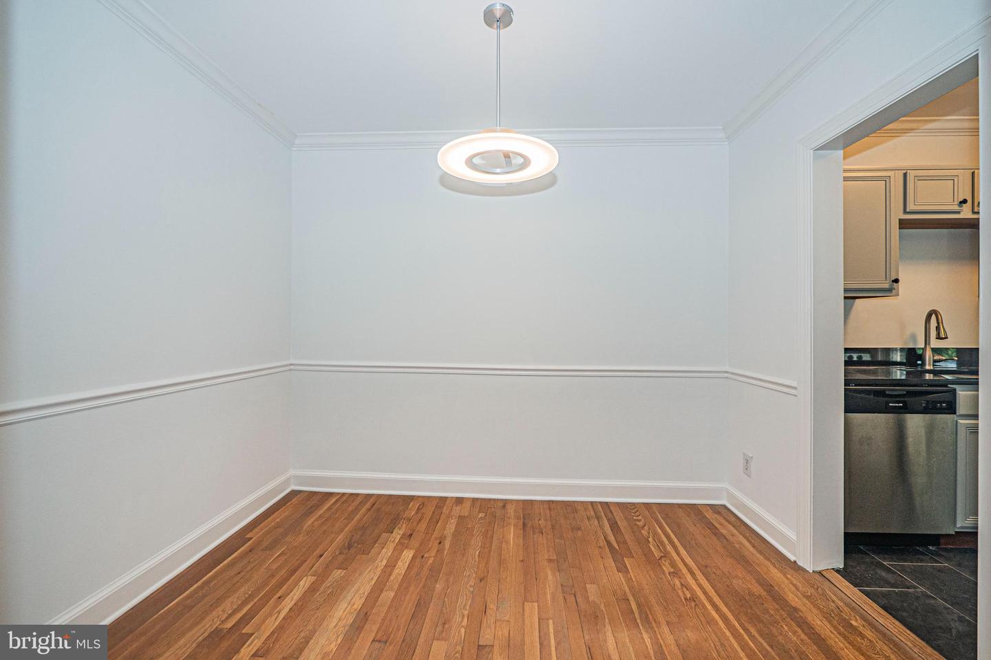 922 S Washington St #310 Property Photo 7