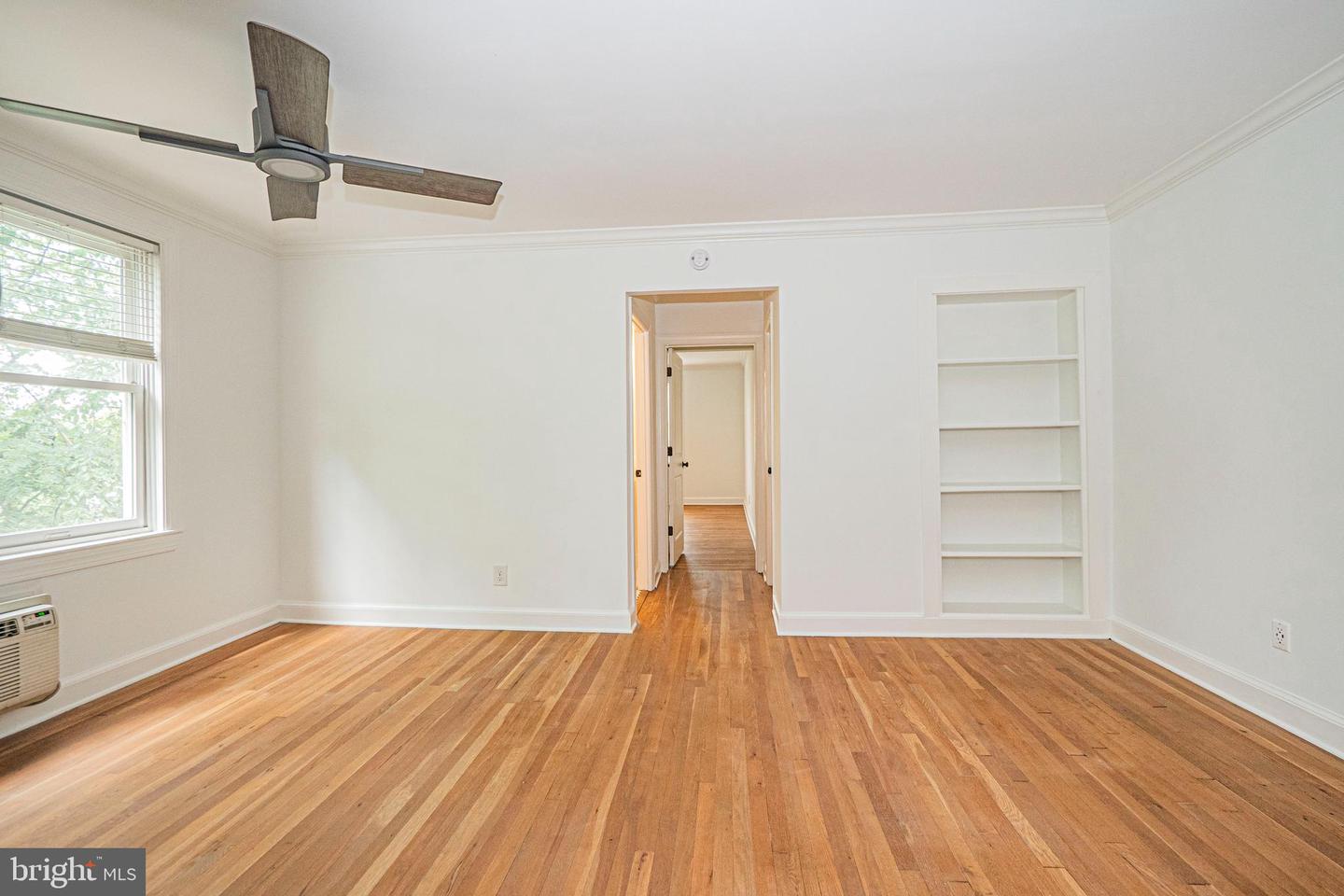 922 S Washington St #310 Property Photo 10
