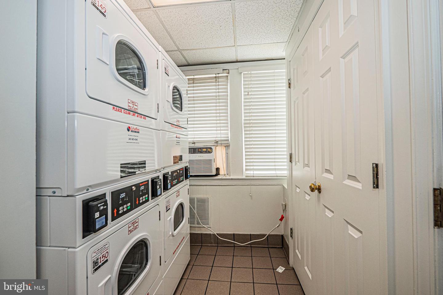 922 S Washington St #310 Property Photo 17