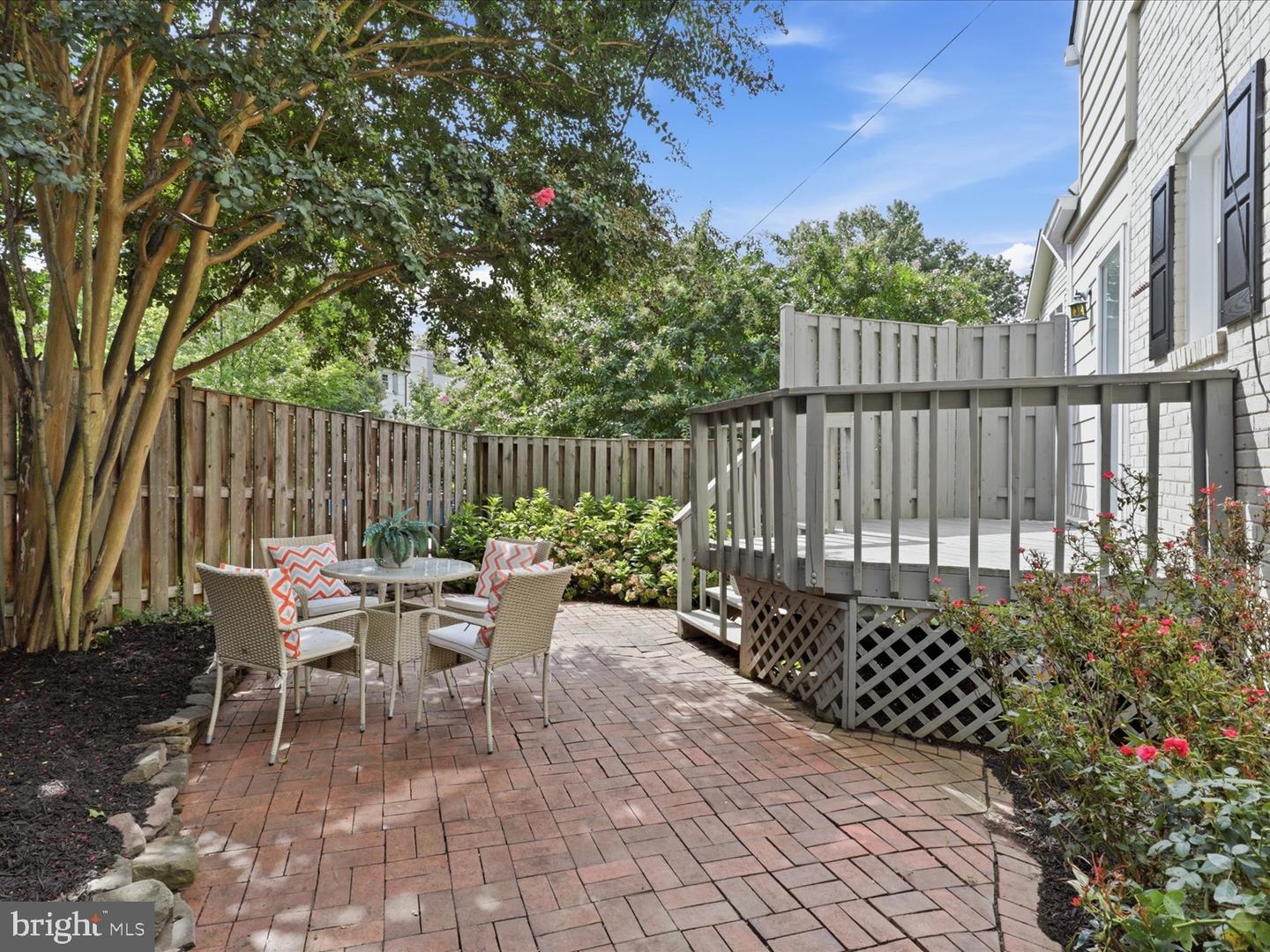 200 Pine St Property Photo 27