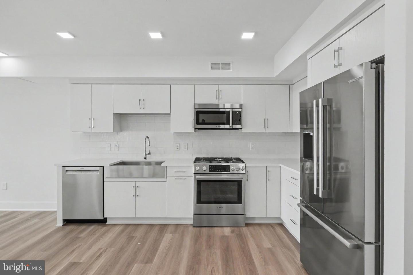 701 N Henry St #401 Property Photo 18