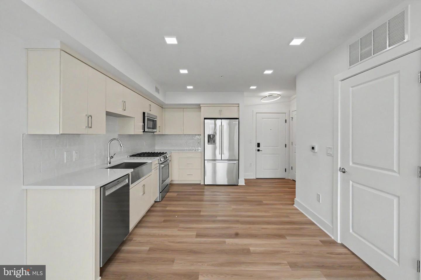 701 N Henry St #401 Property Photo 21