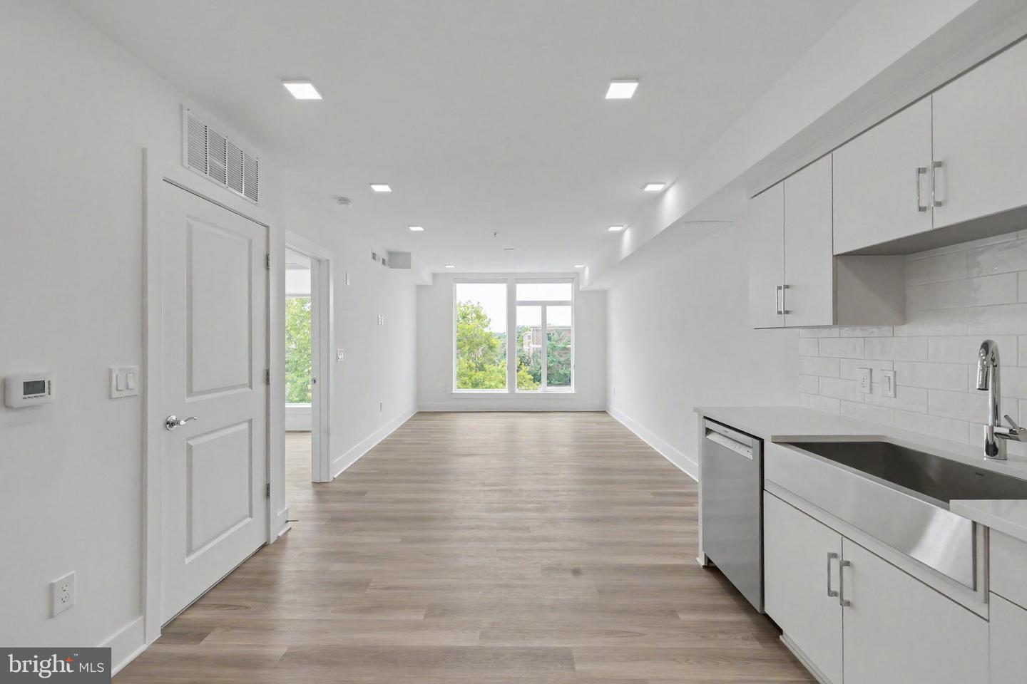 701 N Henry St #401 Property Photo 26